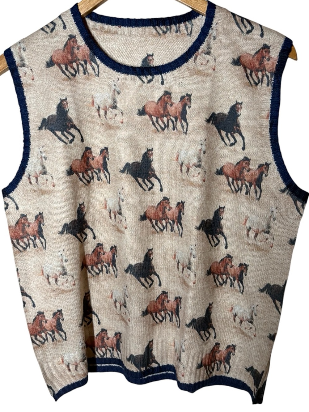 {NEW} Women's Sleeveless Horse Print Vest M Tan